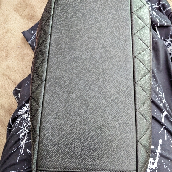 LARGE CHANEL BLACK QUILTED BAG, CHAIN STRAP, VERY GOOD PRE-OWNED CONDITION - Picture 10 of 10